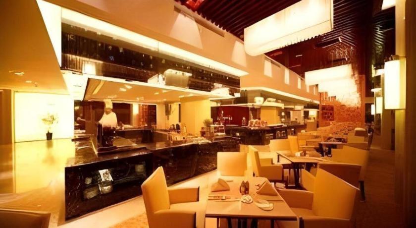 Et opholdsområde på Ramada Plaza by Wyndham Yangzhou Casa