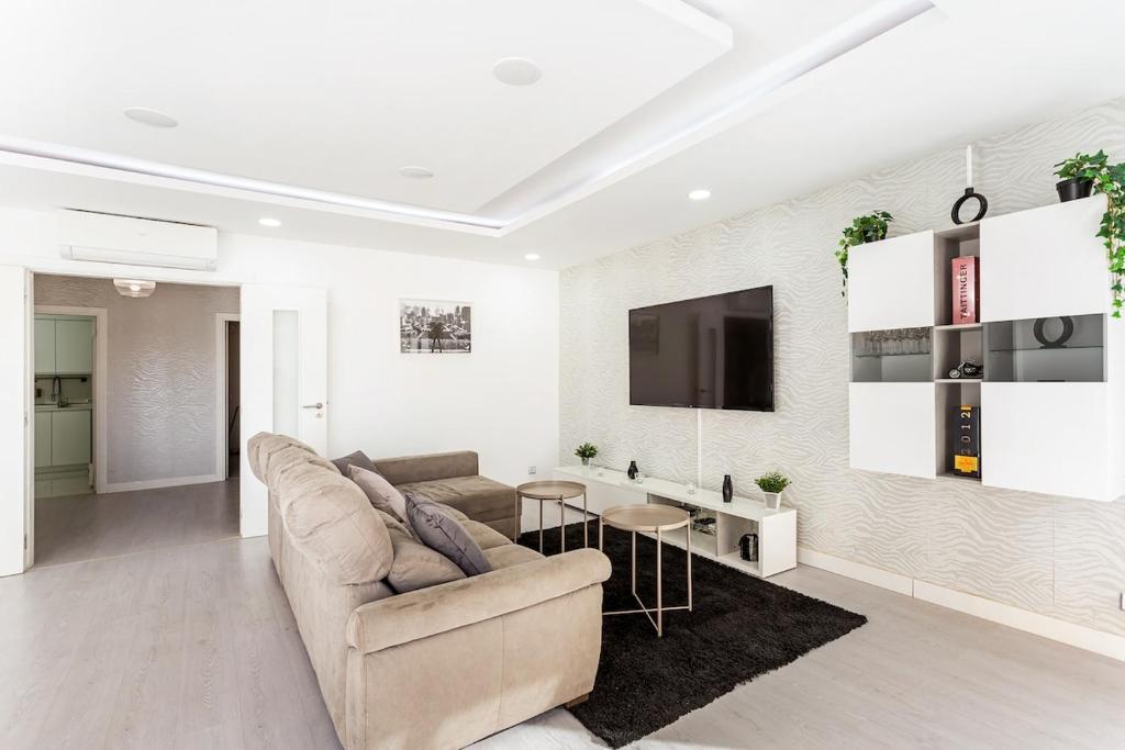 Tatiana 3Br - city center - aircon - wifi - by Homesbyfc