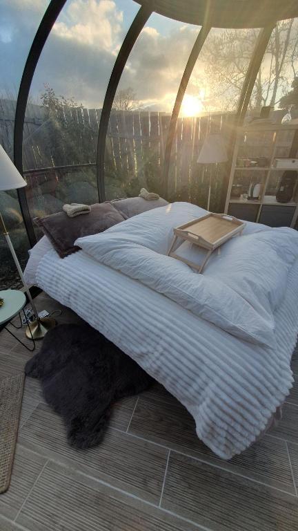 Postel nebo postele na pokoji v ubytování Le Dôme des Molieres