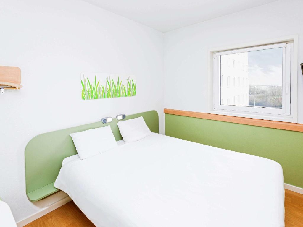 Postel nebo postele na pokoji v ubytování ibis Budget Luxembourg Sud