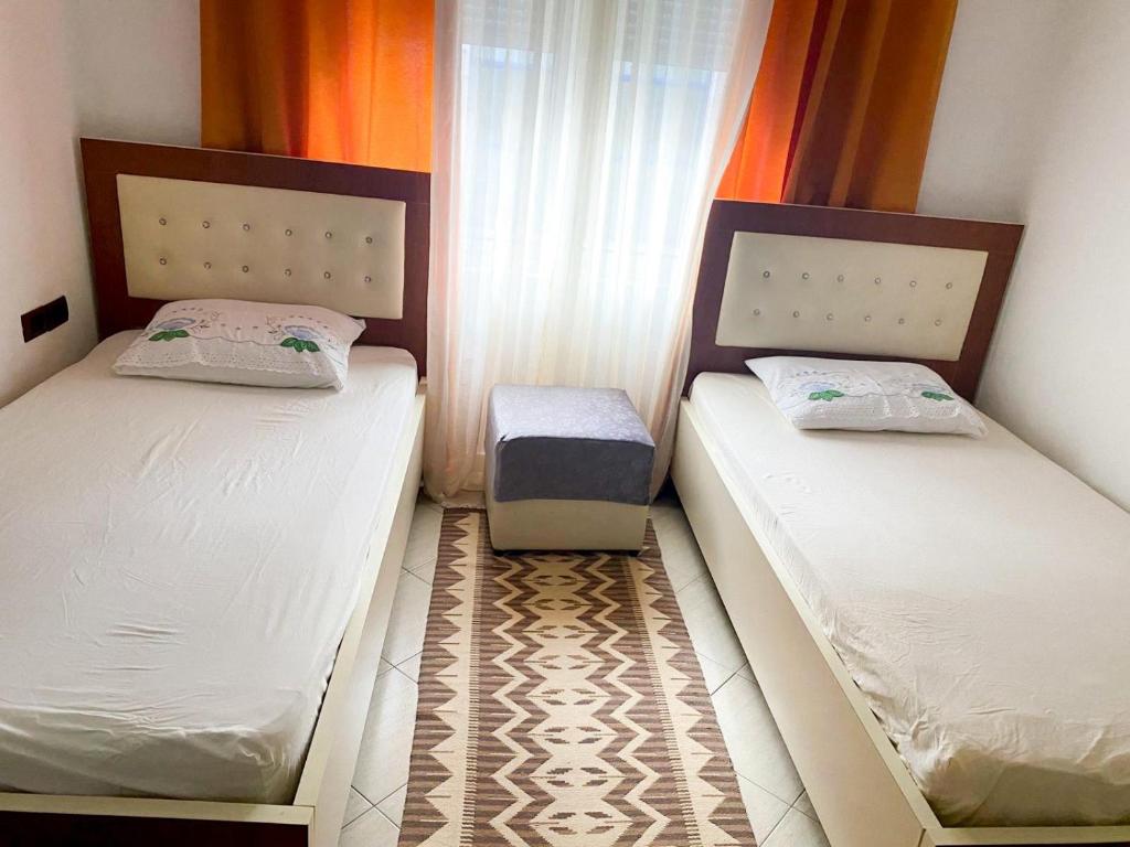 2 Posti Letto in Piccola Camera con Termottermott OtterOtter di Blin's Apartament a Tirana