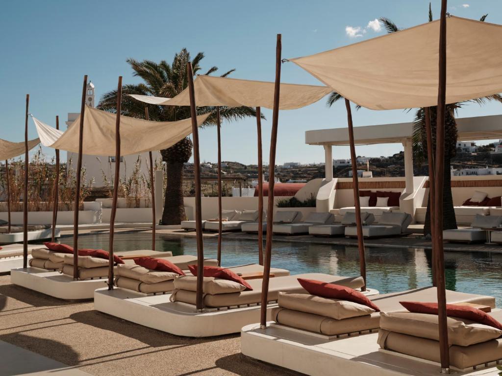 Swimmingpoolen hos eller tæt på Andronikos Hotel