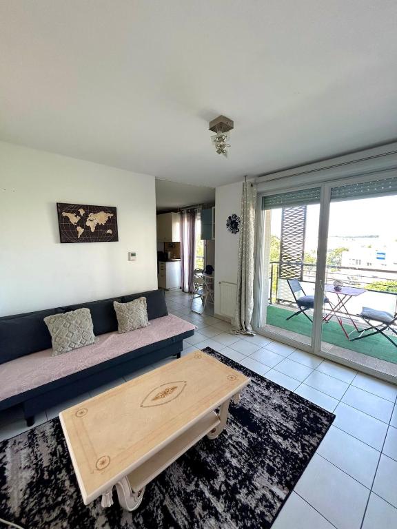 Posezení v ubytování New and perfectly arranged apartment in Lyon!