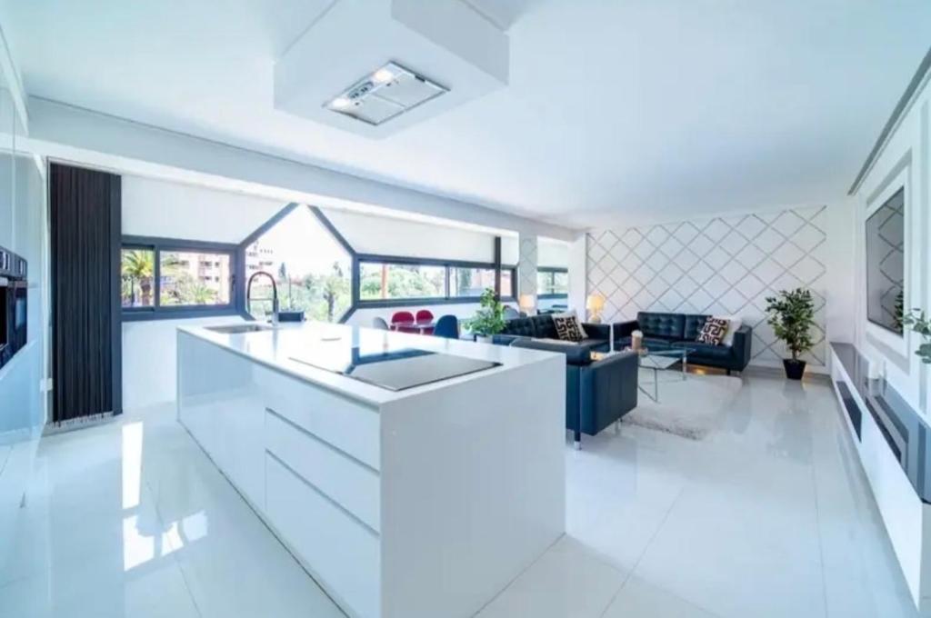 a kitchen and living room with a large counter top at Appartement luxe hivernage in Marrakesh