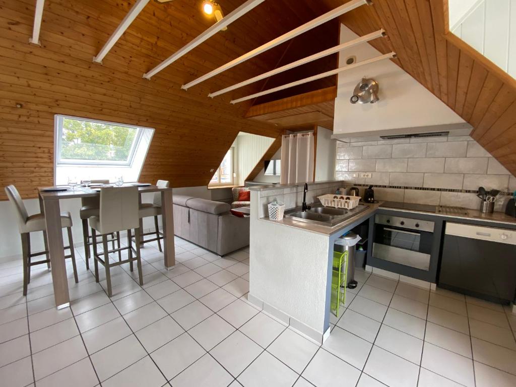 Nhà bếp/bếp nhỏ tại Le Portzic, Appartement proche plage de Morgat