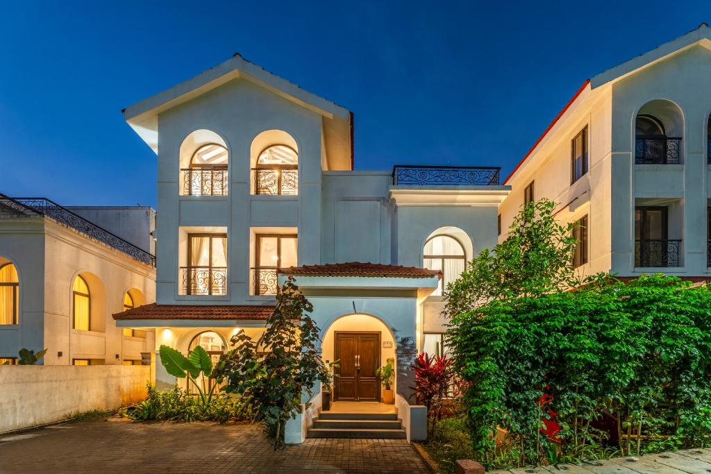 Tòa nhà nơi biệt thự tọa lạc