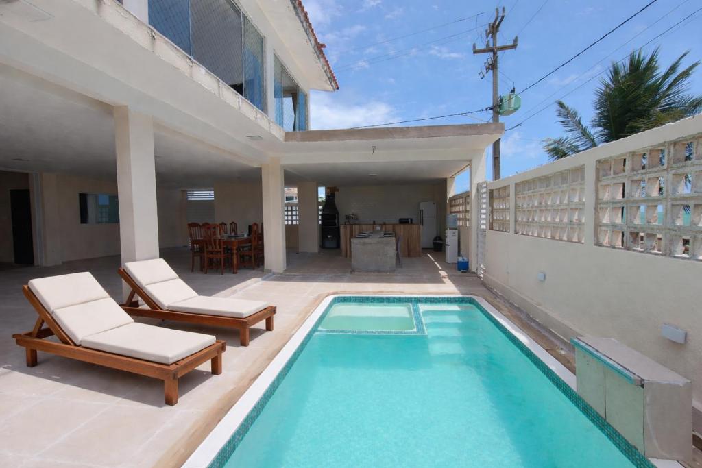 Swimmingpoolen hos eller tæt på Casa Beira Mar 4 quartos com Piscina Privativa Perto de Maragogi