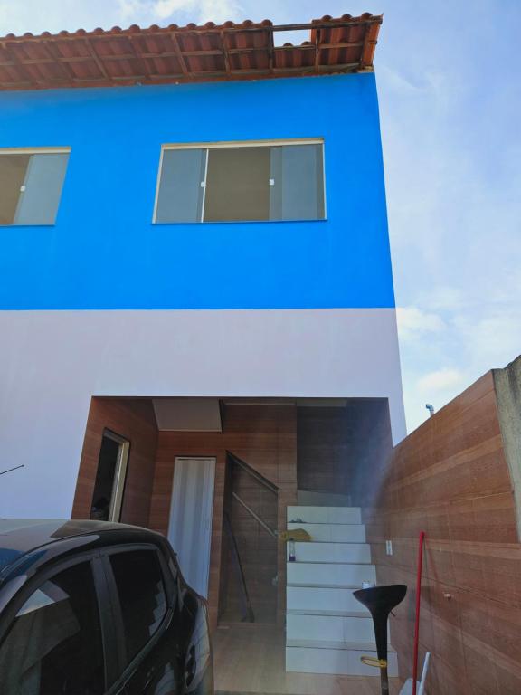 a house with a car parked in front of it at Cantinho das Joaninhas in Prado