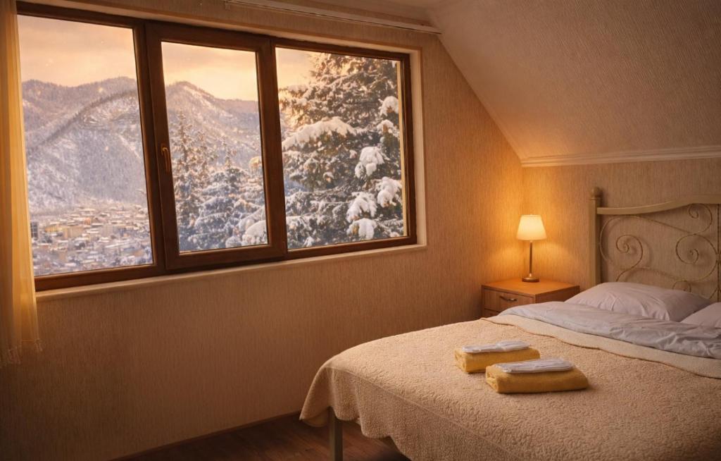 Pemandangan gunung umum atau pemandangan gunung yang diambil dari hotel