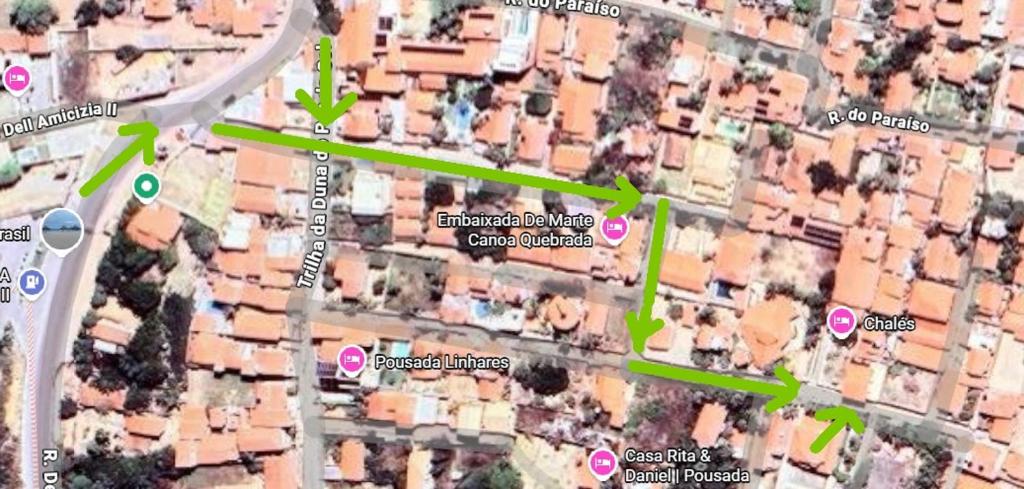 a map of a parking lot with green arrows at Casa Germania in Canoa Quebrada