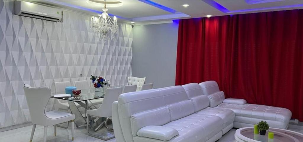 Modern Camama Getaway for Work or Family stays1