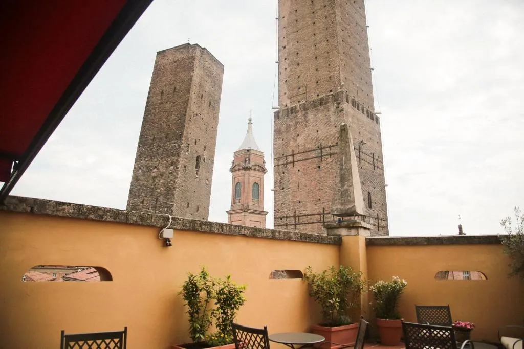 Albergo Garisenda con terrazza panoramica sulle Due Torri