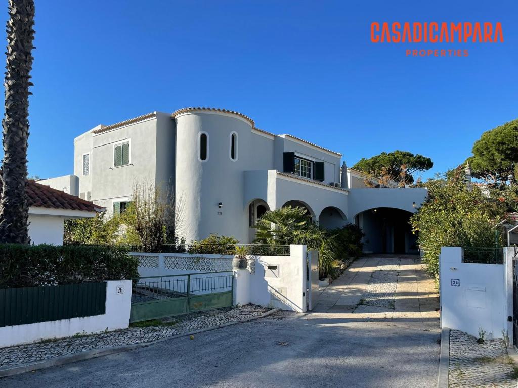 a white house with a gate and a driveway at Casa di Campara Almada Villa in FAO