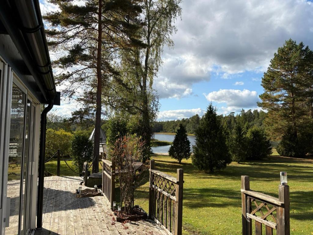 a porch of a house with a view of a lake at Åker Lilläng Solviken in Skillingaryd
