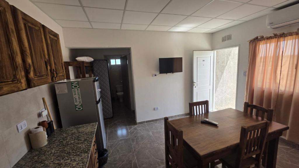 Depto en planta baja con Aire acondicionado a 500m de la ruta - Camas individuales