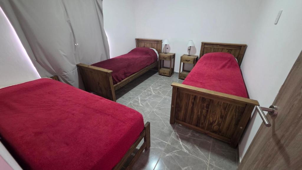 Depto en planta baja con Aire acondicionado a 500m de la ruta - Camas individuales