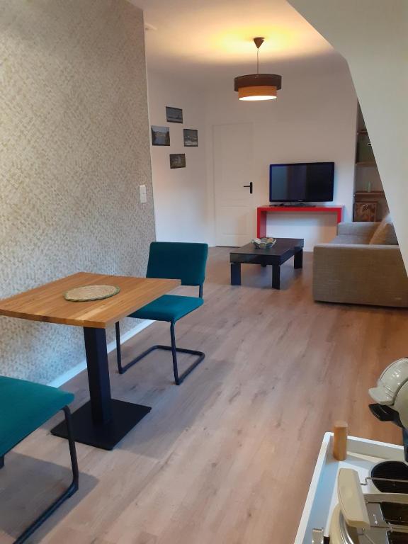 TV a/nebo společenská místnost v ubytování Le Ty Breizh