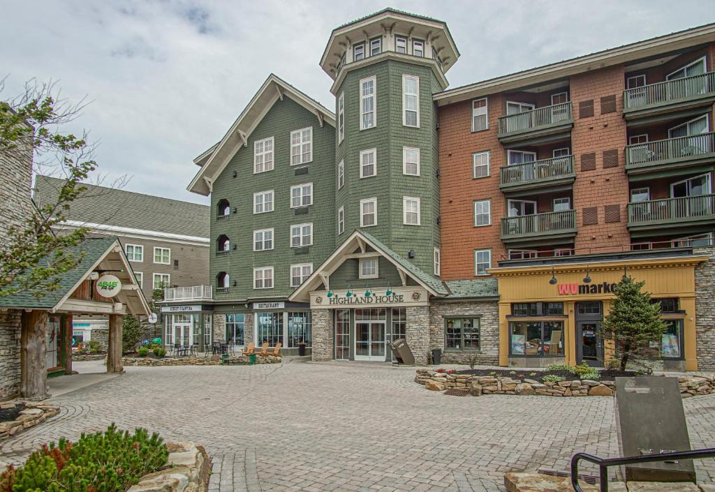 a large apartment building with a brick courtyard at Highland House #102-104: 2Br: 2 Bath in Snowshoe