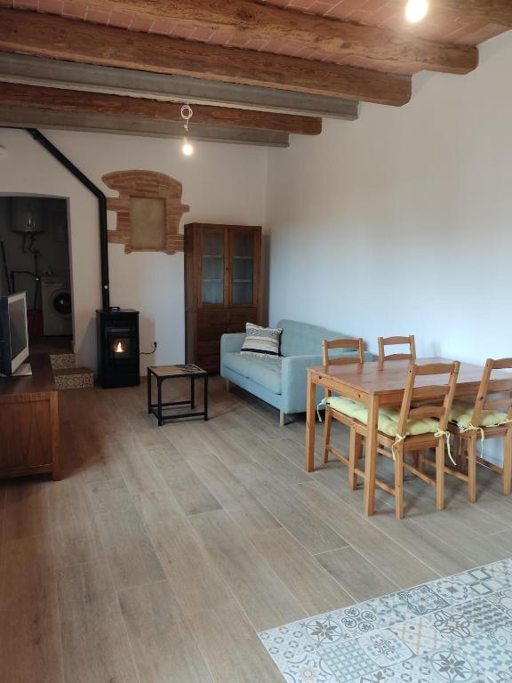 a living room with a blue couch and a table at La Caseta del Ter in San Juan de Mollet