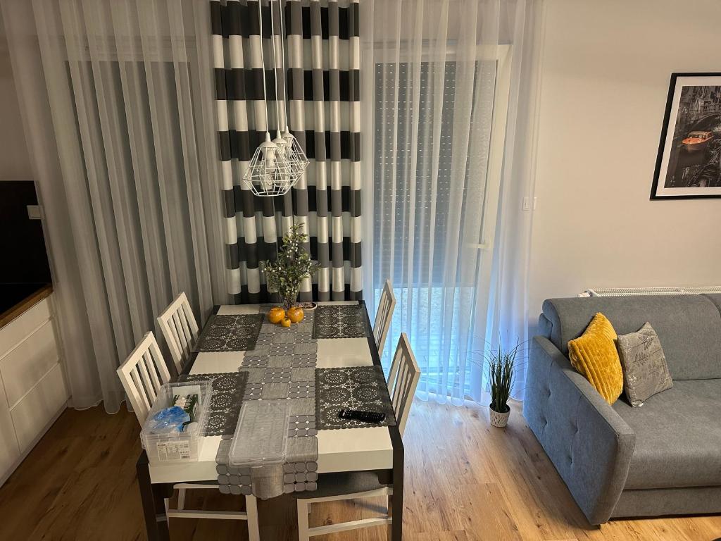 a dining room with a table and a couch at Berlińska 43 in Jelenia Góra