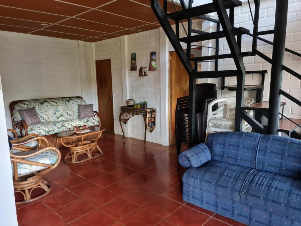 Tata Lodge, Los Romero