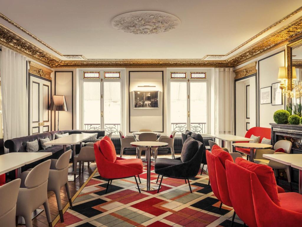 Et opholdsområde på Mercure Paris Opera Louvre