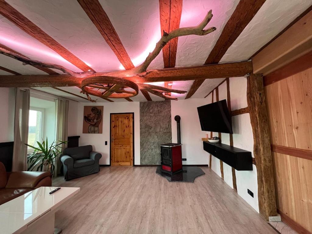 a living room with a ceiling with pink lights at Zwischen Wald und Wiese in Lilach