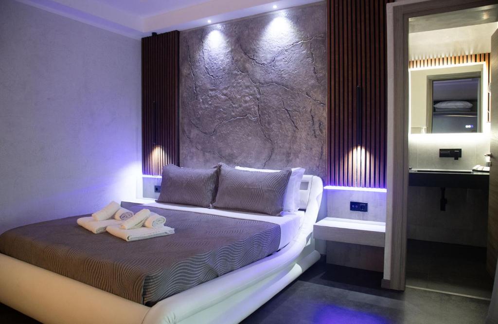 Residence Villa Rosa dei Venti - Kamer Met Kingsize Bed En Uitzicht Op Het Zwembad