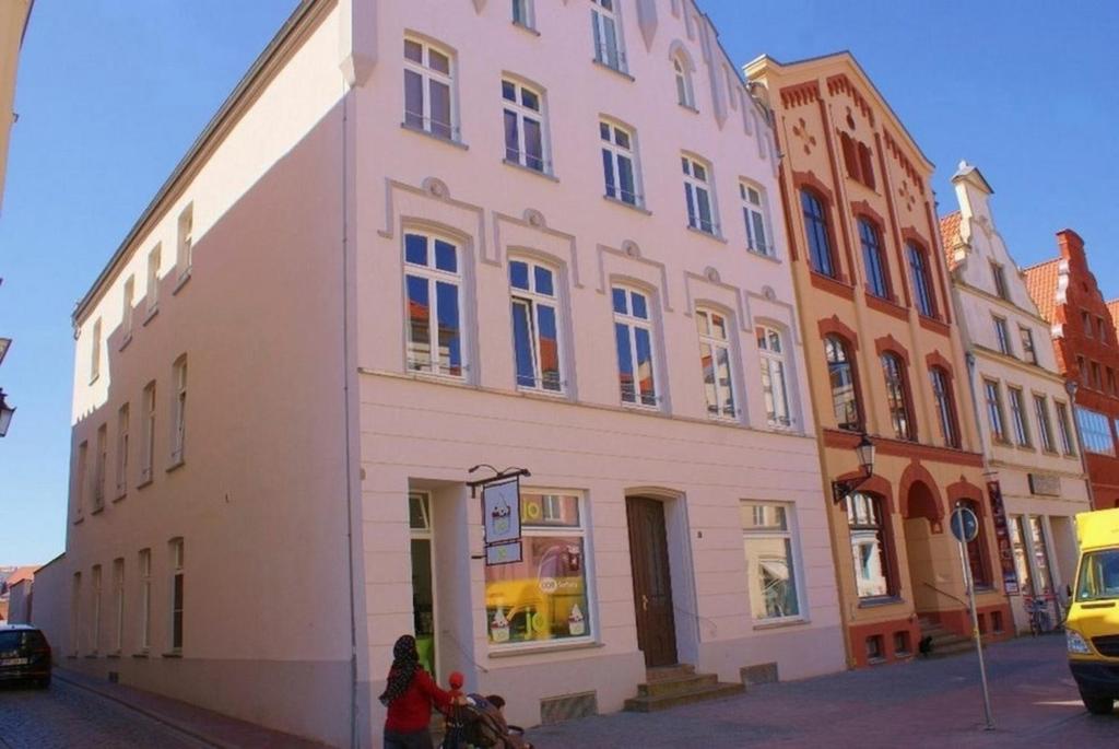 a large white building on the side of a street at Zuhause am Boulevard - ABC40 in Wismar