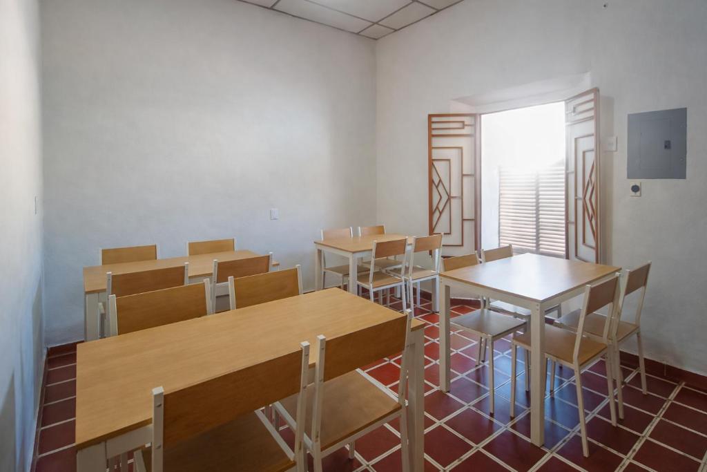 a room with tables and chairs and a window at Casa Central de Santa Ana in Santa Ana