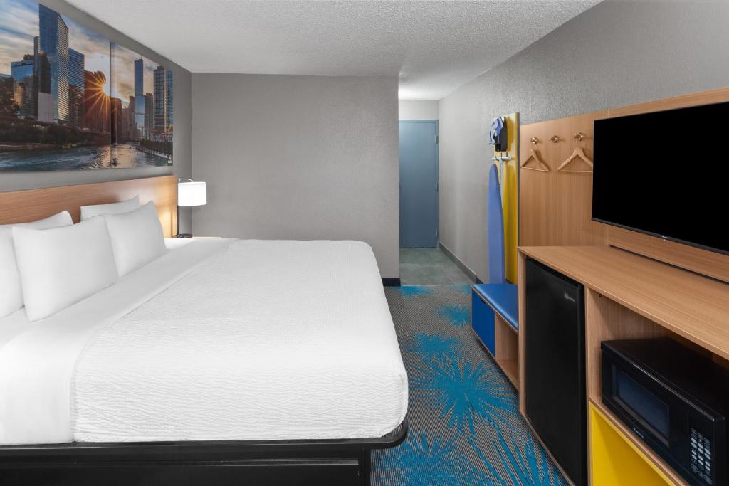 Days Inn by Wyndham Waukegan photo