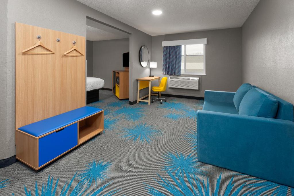 Days Inn by Wyndham Waukegan photo