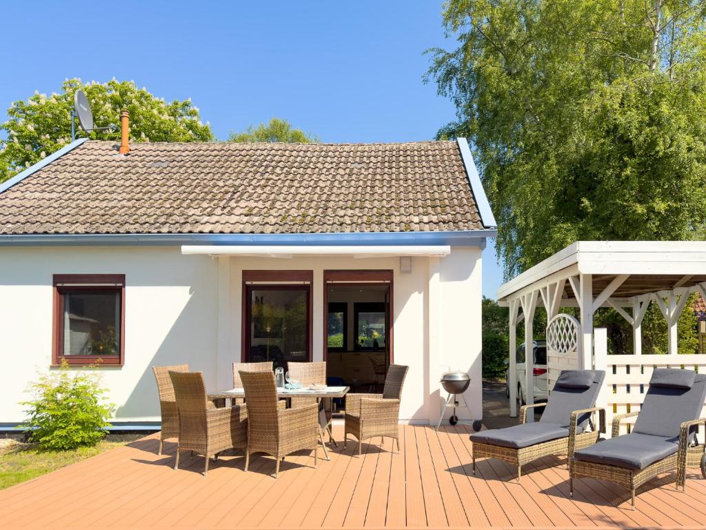 a patio with a table and chairs in front of a house at Haus am Strand in Zingst