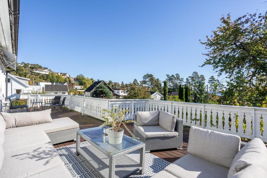 En balkon eller terrasse på Fantastisk opplevelse i sør! Nydelig & avslappende