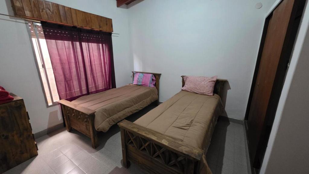 Cabaña centrica con camas individuales a 100m de la ruta