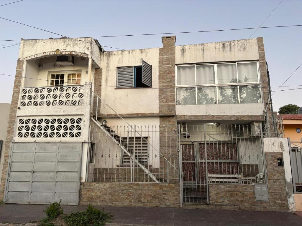 an old house with a gate and a staircase at Nido Urbano in San Luis