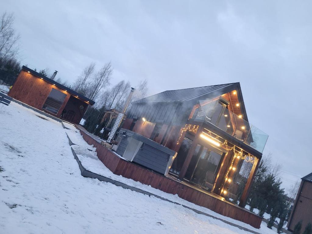 Domek nad Jeziorkiem Sauna -Silownia-Balia om vinteren