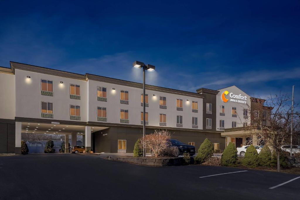 a rendering of a hotel with a parking lot at Comfort Inn & Suites Plainville-Foxboro in Plainville