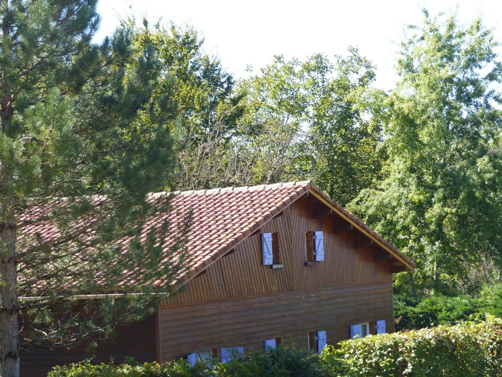 Bygningen som campingpladsen ligger i