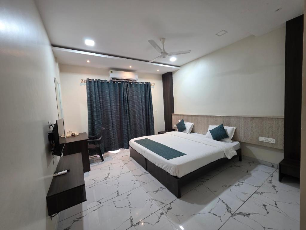 a bedroom with a bed and a desk in it at Hotel Space Comfort Inn in Karmād
