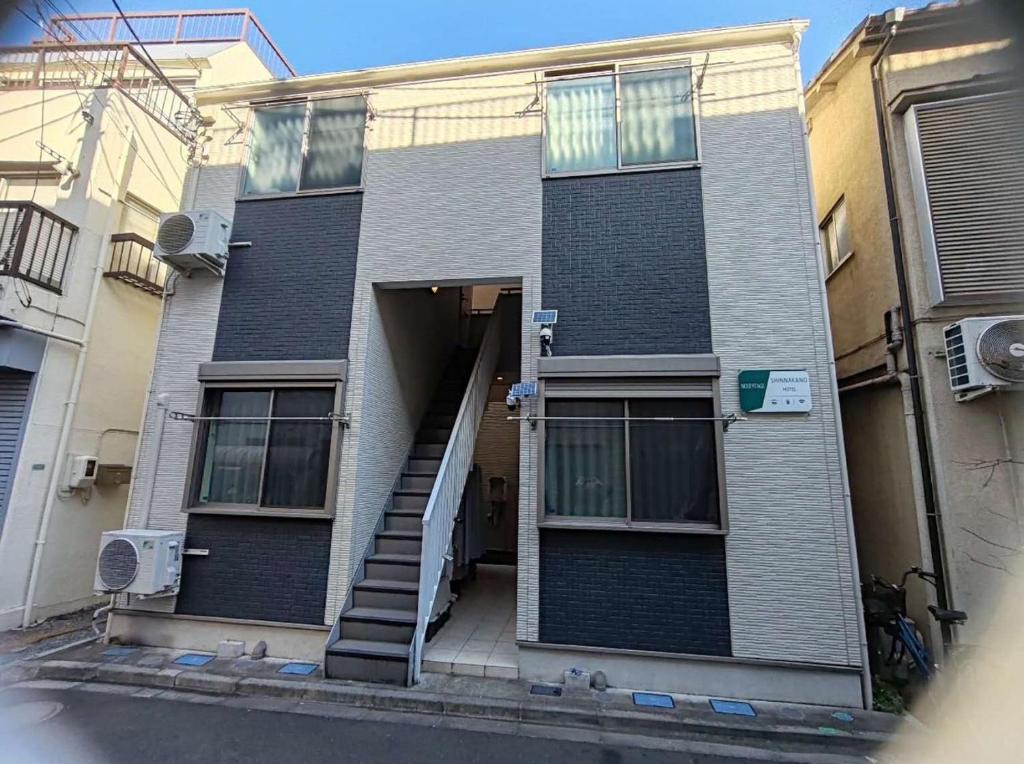 Shinjuku 5 min, 1 min walk from Shinnakano Station, Room 202