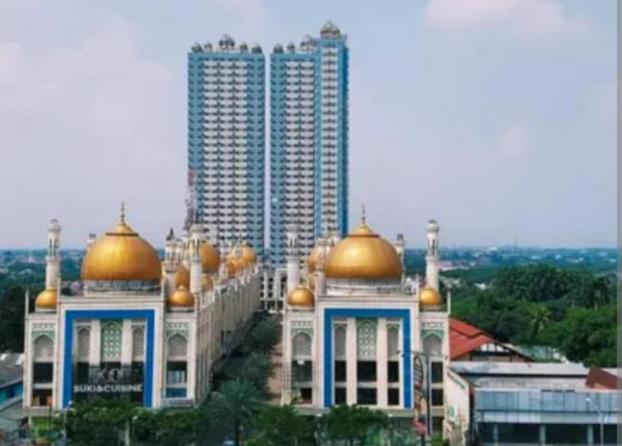 a large building with gold domes on top of it at Saladin Guest House in Parungmalela