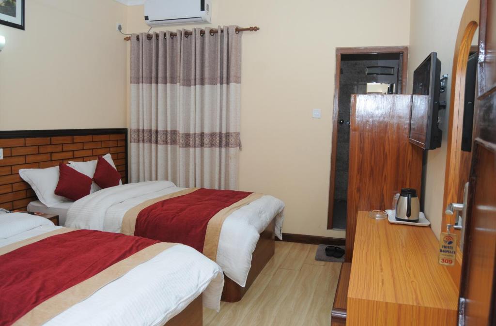 Postel nebo postele na pokoji v ubytování Hotel Bagmati