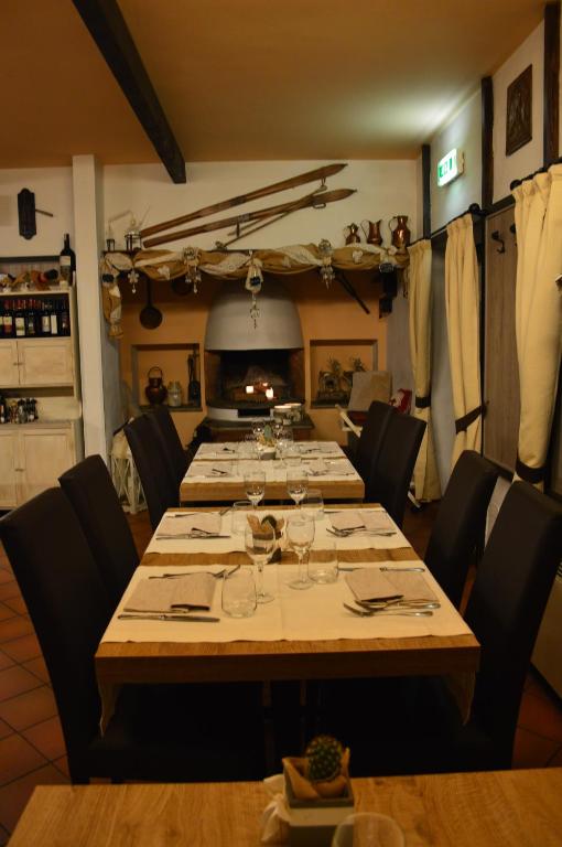 A seating area at Albergo Sella - Monte Amiata