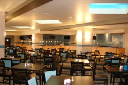 ein Esszimmer voller Tische und Stühle in der Unterkunft Treasure Bay Casino &amp; Hotel-Adults Age 21 and Above in Biloxi