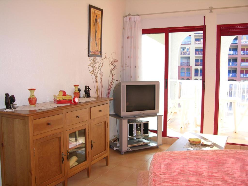 A television and/or entertainment centre at Verdemar 8907 - Resort Choice