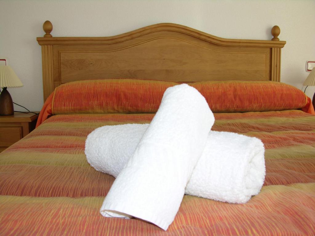 A bed or beds in a room at Verdemar 8907 - Resort Choice