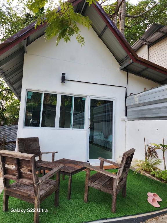 Tuk Tuk Guesthouse - Deluxe Family Room