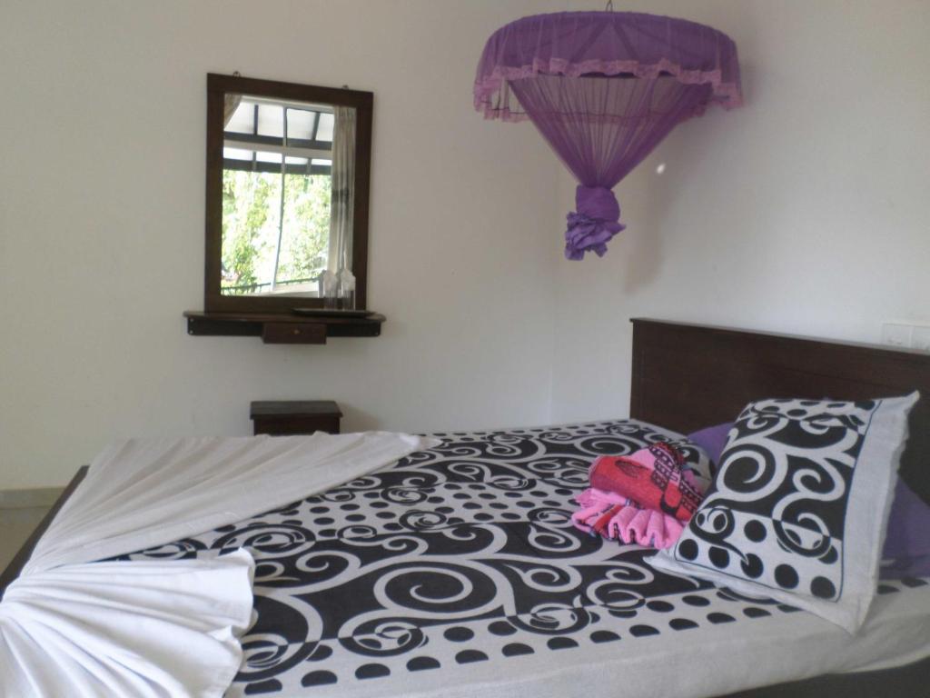 Postel nebo postele na pokoji v ubytování Romana Rest Kataragama