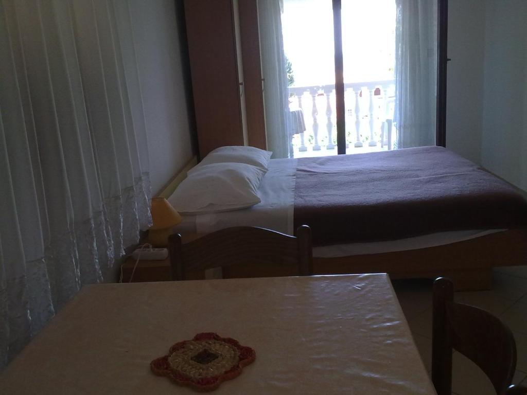 Postel nebo postele na pokoji v ubytování Apartmani Ždrelac